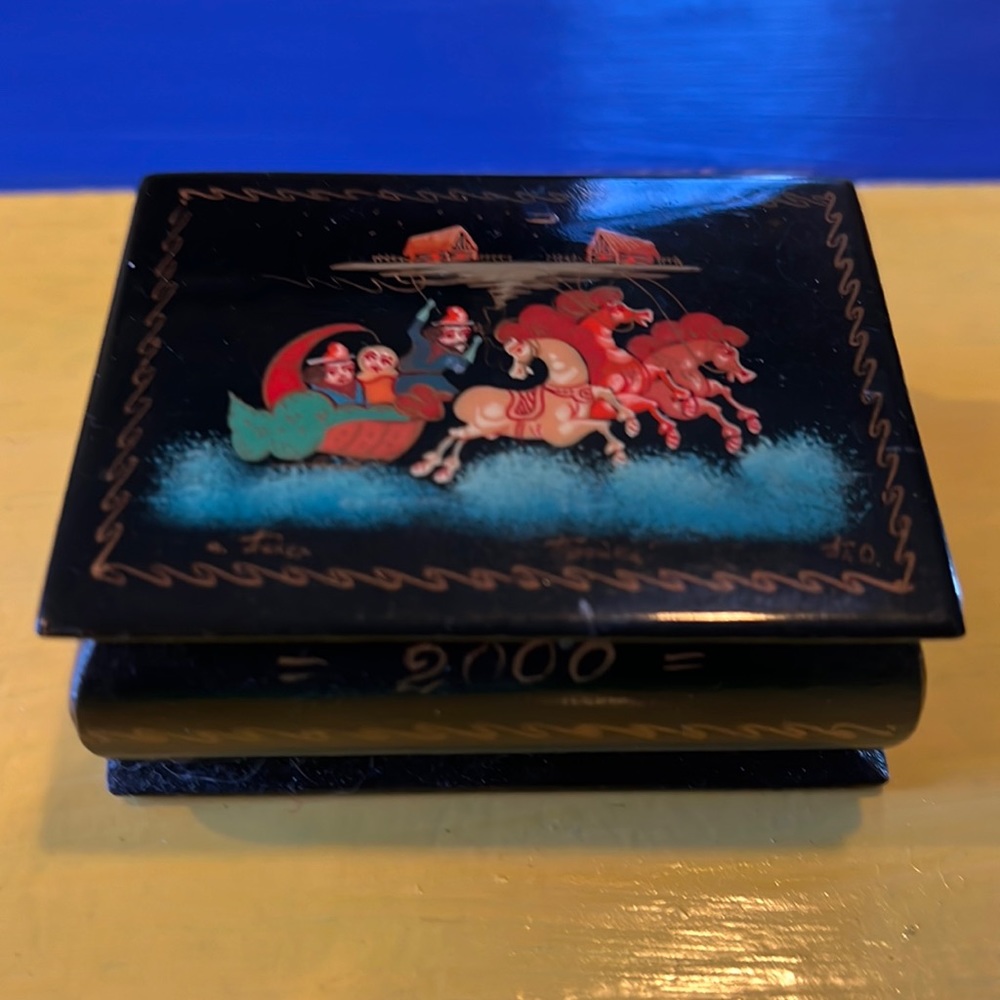 Russian enamel box finely painted details lacquer black horses farm carriage